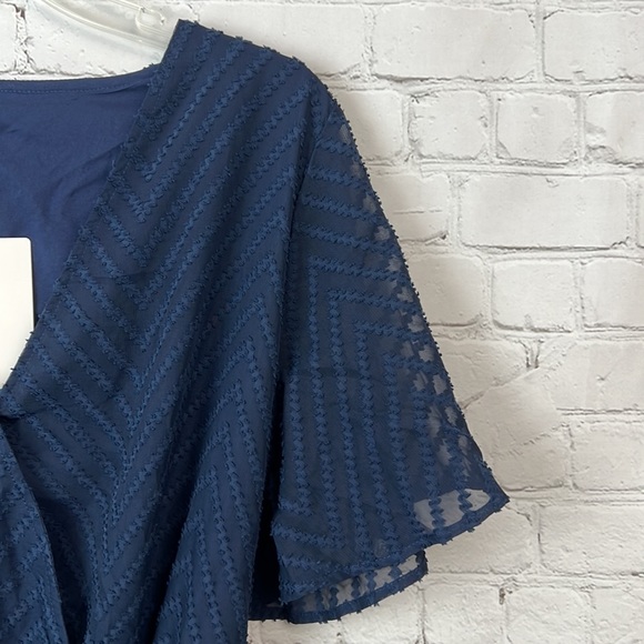 BloomChic Navy Geometric Mesh Ruffle Sleeve Pocket Wrap Dress Plus Size 1X - Picture 7 of 10